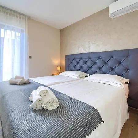 Villa New With Pool, Sea View, Close To A Beautiful - By Traveler Tourist Agency Krk - Id 2407